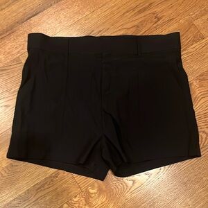 NWOT Ladies Black Stretch Shorts with Pockets 2” inseam